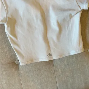 Alo Yoga White Ribbed Cropped Tee Savvy Short Sleeve Workout Tee Size Small thumbnail 6