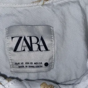 Zara white and Gold metallic Floral Button-Up Denim Jacket thumbnail 2