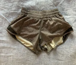 Lululemon Hotty Shorts 2.5" Low-rise thumbnail 1