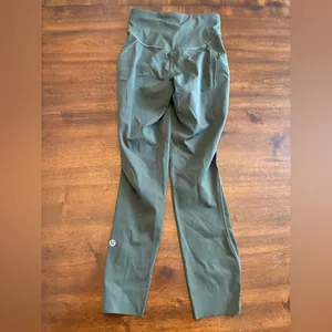 Lululemon Base Pace High-Rise Crop 23" Leggings Size 2 Green thumbnail 3