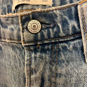 Abercrombie & Fitch 90’s Straight Ultra High Rise Jeans thumbnail 7