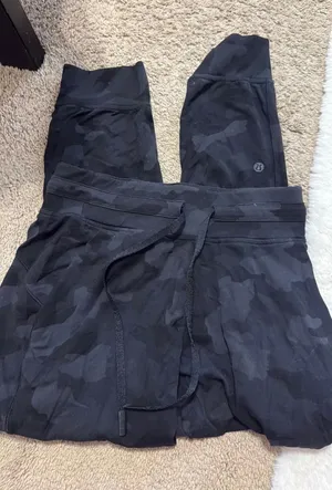 Lululemon Joggers Studio Dance Mid-Rise thumbnail 1