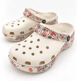 Crocs Clogs Women 6 White Bandana Paisley Print Classic Comfort Boho Retro thumbnail 1