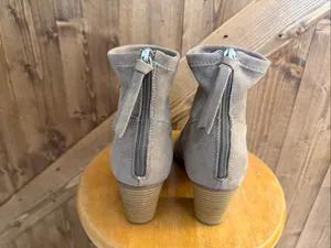 DV by Dolce Vita Women’s Size 7 Taupe FauxSuede Ankle Booties Block Heel thumbnail 4