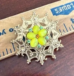 Vintage Gold Tone Brooch thumbnail 1