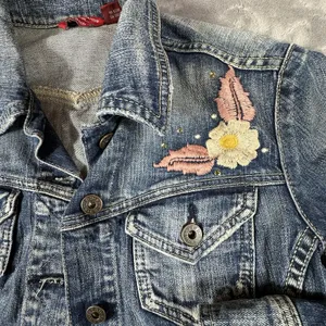Vintage Guess Jeans Denim Trucker Jacket Women Large 90s Embroidered Y2K Retro thumbnail 2