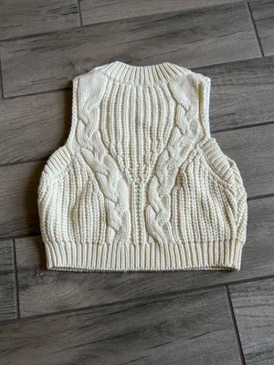 Le Lis Cream Cable-Knit Sleeveless Sweater Vest thumbnail 4