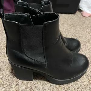 Refresh Black Boots booties heel size 8 thumbnail 2