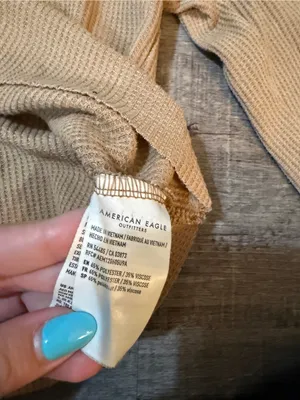 AMERICAN EAGLE Cropped Long-Sleeve Henley T-Shirt in brown thumbnail 6