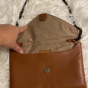 J.Crew 100% Leather Purse /Clutch tan/ brown color excellent condition thumbnail 2