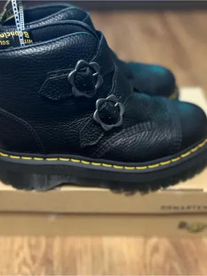 DR MARTENS Devon flower buckle black leather platform boots shoes women’s 9 new thumbnail 8