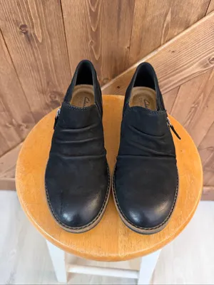 Clarks Collection Women’s Size 7 M Black Faux Leather Side Zip Loafer Shoes thumbnail 2