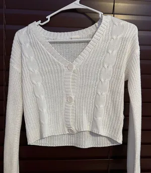 white sweater Size M thumbnail 1