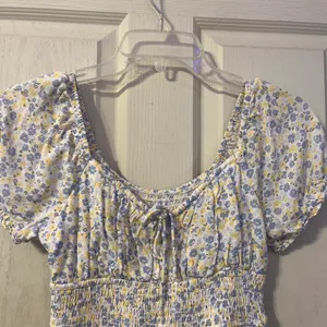 Hollister floral dress thumbnail 2
