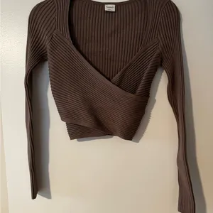 Abercrombie & Fitch Soft AF Collection Brown Cropped Ribbed Crossover Sweater thumbnail 4