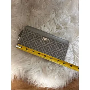 Coach Madison Needlepoint Op Art Accordion Zip Wallet light gray RARE thumbnail 8