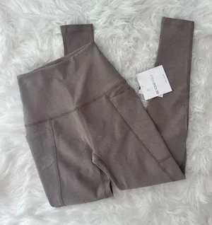 Beyond Yoga Out Of Pocket High Waisted Midi Leggings Oyster Heather Size XXS thumbnail 1