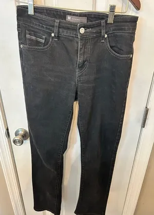 Levi’s black skinny mid rise pants size 6M stylish black jeans thumbnail 1