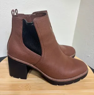 Naturalizer Ankle Boots 8.5M Madalynn Gore Brown Cognac Faux Leather Lug Sole‎ thumbnail 1