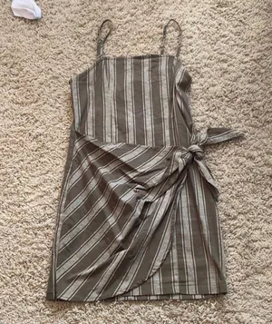 Forever 21 tie front dress thumbnail 2