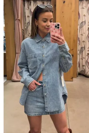 ARITZIA Denim Forum The ‘90s Vintage Micro Denim Skirt in Dark Bleu Eyeshadow thumbnail 9