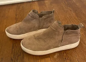 Universal Threads High Top Suede Sneakers thumbnail 3