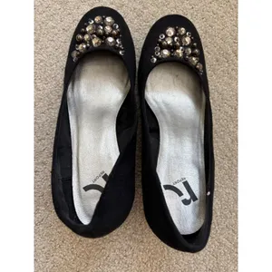 Report Wedge Heels Womens 8 Black Rhinestone Embellished Low Pump Evening Glam‎ thumbnail 2