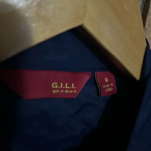 G.I.L.I Lightweight Navy Blue Zip Button Up Nylon Shimmer Jacket Women’s Size 0 thumbnail 2