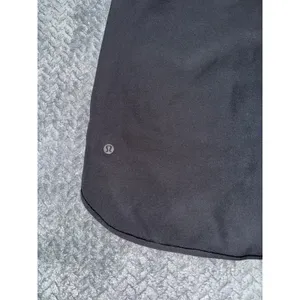 Lululemon Womens On The Fly Skirt Black Travel‎ Commute Curved Hem Sz 6 thumbnail 2