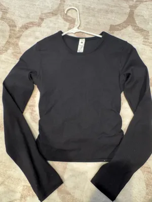 Lululemon Long Sleeve Top thumbnail 1