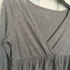 Gap Maternity Gray Long Sleeve Nursing Top Size XS thumbnail 3