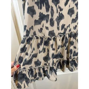 Entro Top Women Size Medium Leopard Tiered‎ Babydoll Blouse Shirt Animal Print thumbnail 4