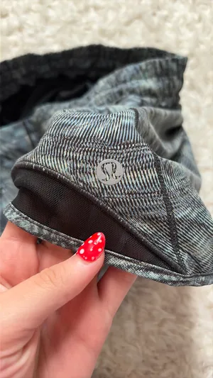 Lululemon Shorts Low-Rise 2.5" thumbnail 4