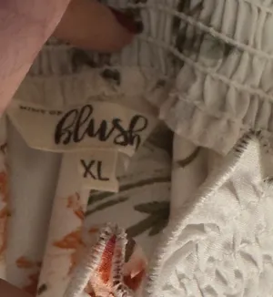 White Boho floral off thumbnail 4