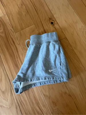 Nike Women's Sportswear Phoenix Fleece Shorts thumbnail 2