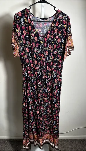 S12. Pretty Garden Floral V-Neck Maxi Dress in Black and Pink thumbnail 1
