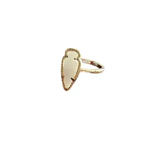 Kendra Scott Skylen ring gold-plated with milky white arrowhead shaped stone thumbnail 1