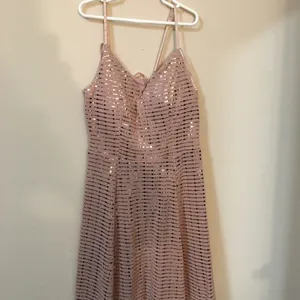 PROM/ Cocktail/ Cruise DRESS New Rose Gold Dress Size 7 Gorgeously Beautiful. thumbnail 3