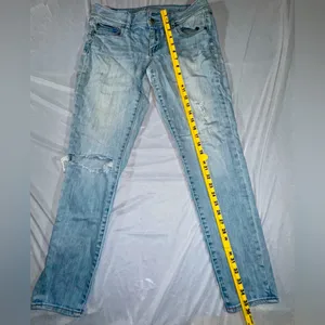 American Eagle • Destroyed Light Wash Skinny Jeans • Size 8 thumbnail 8