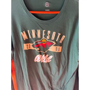 NHL Minnesota Wild Women XL Long Sleeve Graphic T-Shirt‎ Green Crewneck Tee thumbnail 4