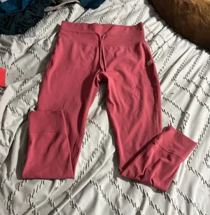 Vuori Performance Jogger in Raspberry thumbnail 1