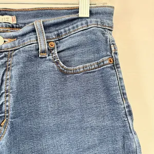 Levi's Women's 512 Perfectly‎ Slimming Straight Leg Jeans Medium Wash Size 10 S thumbnail 5