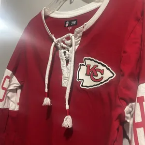 Chiefs long sleeve Vneck tie front shirt thumbnail 4