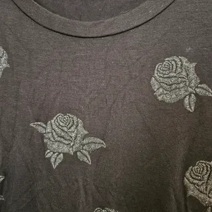 It Closet Tank Top Black Roses Sleeveless Floral Rose Pattern Neutral thumbnail 3