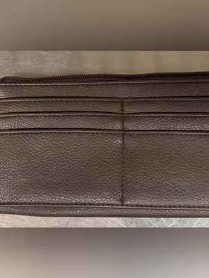 Nice wallet unisex! Great condition thumbnail 2
