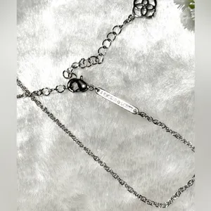 🩶🌸 Mallory Rose Locket Short Pendant Necklace from Kendra Scott. thumbnail 7