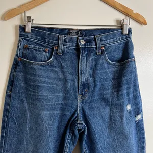 Abercrombie & Fitch Mom Jean 26/2R Frayed Raw Hem Distressed thumbnail 4