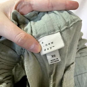 a new day sage green‎ paperbag trousers straight leg women's size XS rayon nylon thumbnail 7