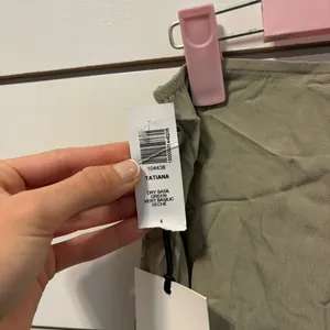 Aritzia Sunday Best Tatiana Skirt Dry Basil NWT thumbnail 5