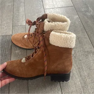 Crown & Ivy Size 7.5 Sherpa Lined Lace Up Boots. thumbnail 5